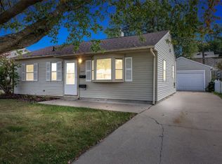 2437 9th Ave SW, Cedar Rapids, IA 52404