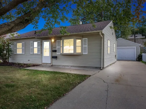 2437 9th Ave SW, Cedar Rapids, IA 52404