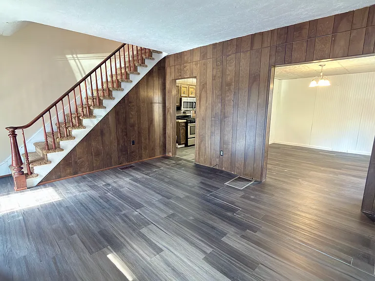 104 Washington St — Photo 8