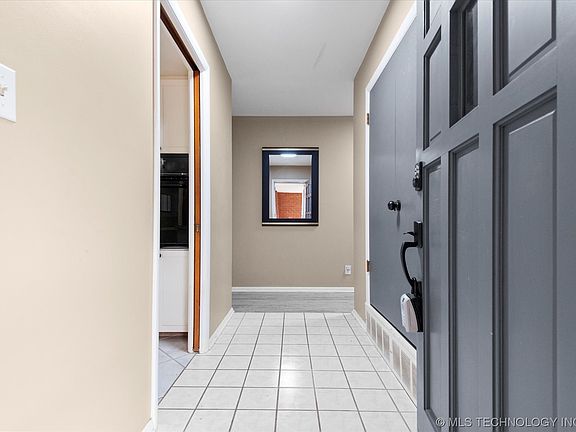 3rd image of 1712 Arbor Dr