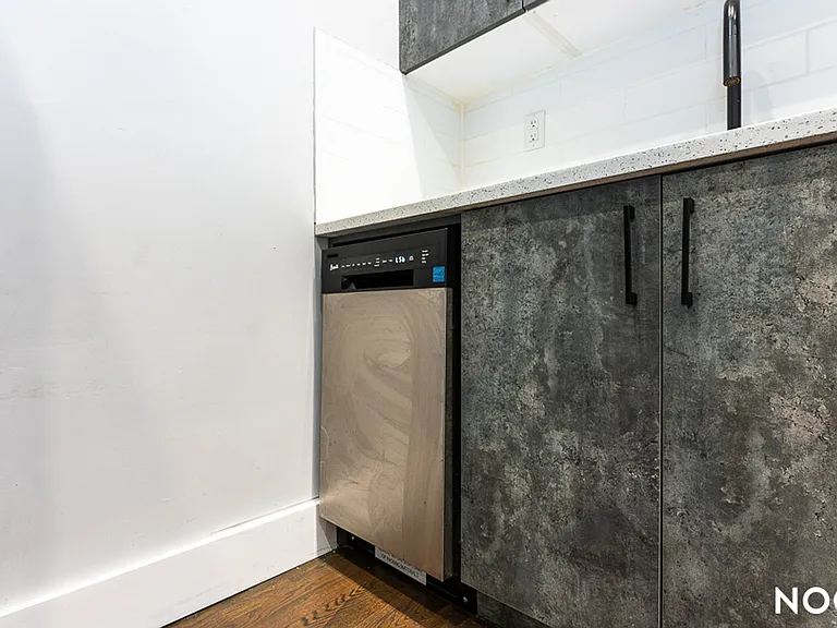 320 Macdougal St #2F — Photo 4
