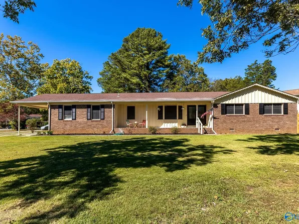 3900 Gardenside Dr NW, Huntsville, AL 35810