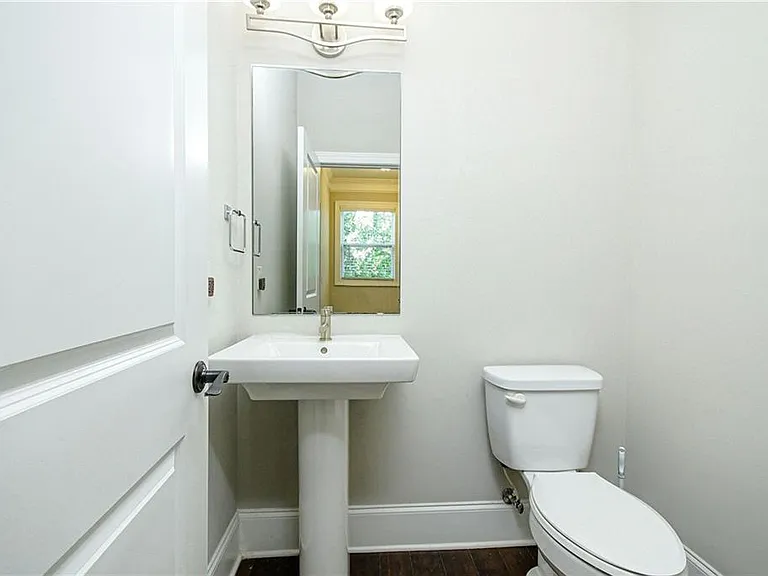 1299 Linden Ct NE — Photo 18