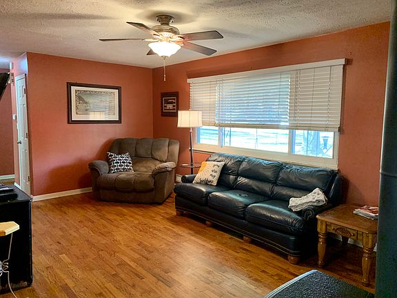 5th image of 913 Somers St
