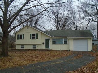 416 NW Village Dr, Lees Summit, MO 64063