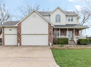 310 Pinecrest Pl, Andover, KS 67002