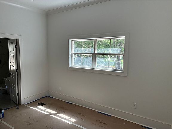 5th image of 625 Country Club Rd