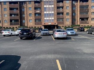 10420 Circle Dr APT 22B, Oak Lawn, IL 60453