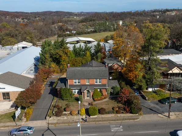 705 Richmond Ave, Staunton, VA 24401