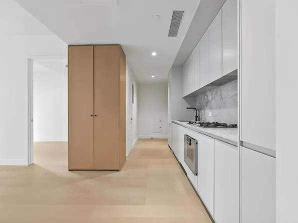 250 East 25th Street image 15 of 27