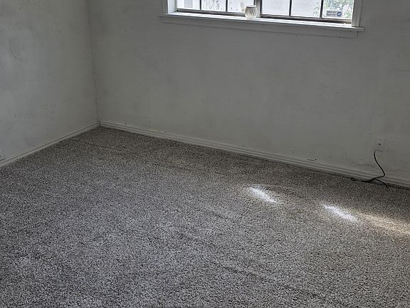 4th image of 107 E Francis Ave