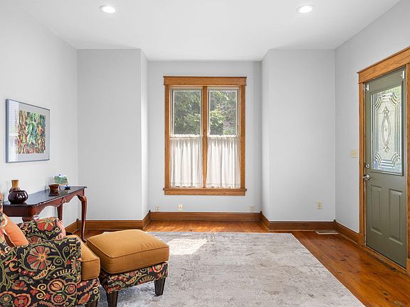 5th image of 115 E 1st St