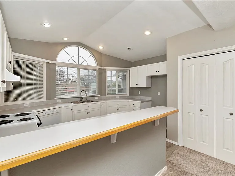 4245 S Danridge Ave — Photo 14