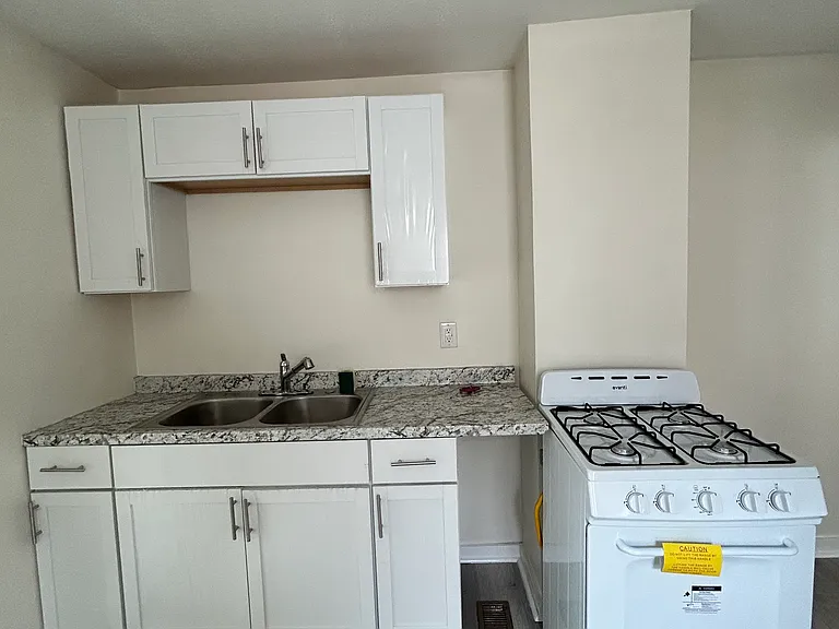 133 Springdale St — Photo 1