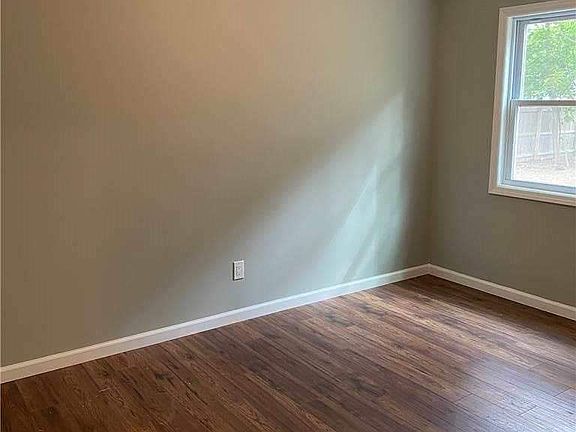 5th image of 5 Norwalk Ln