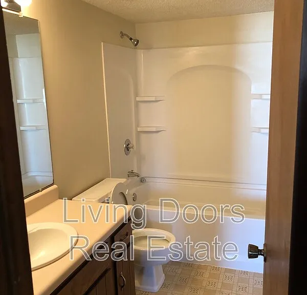 1935 N Lincoln Ave #104 — Photo 8