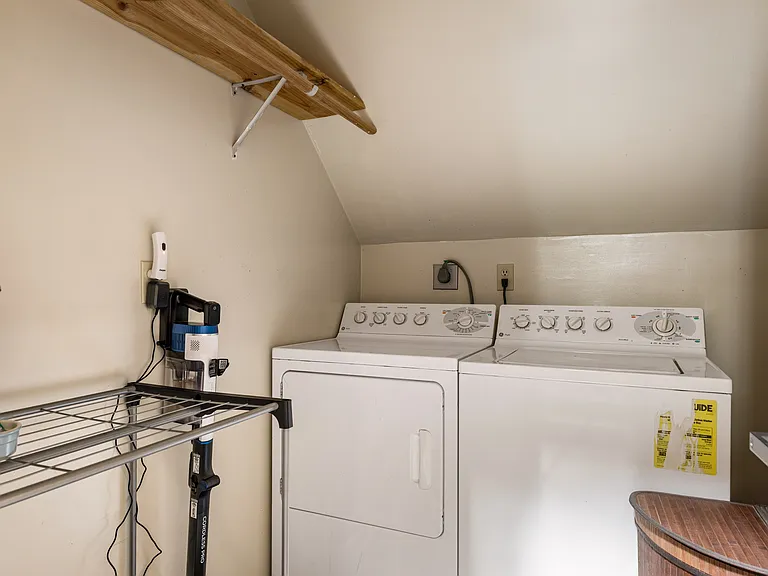 7817 Mortland Dr — Photo 24
