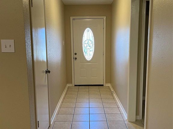 2nd image of 230 Oxford Dr