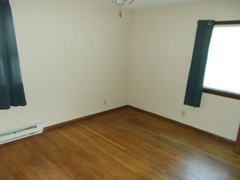 312 Hazelwood Ln — Photo 10
