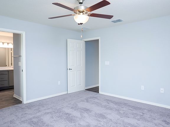 Spacious owner s suite with walk-in wardrobe - New home for sale in Eagle Lake, FL. Photo showc