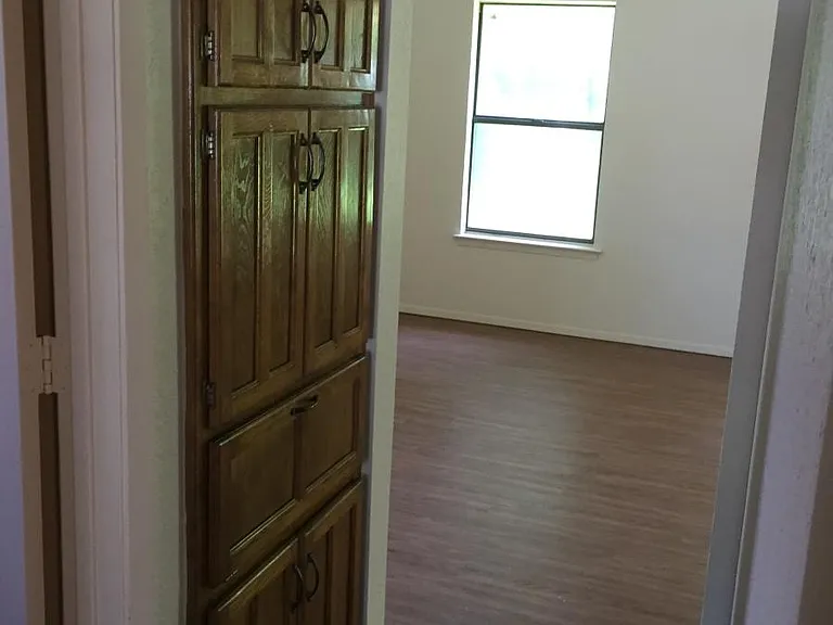 5008 Village Ct — Photo 6