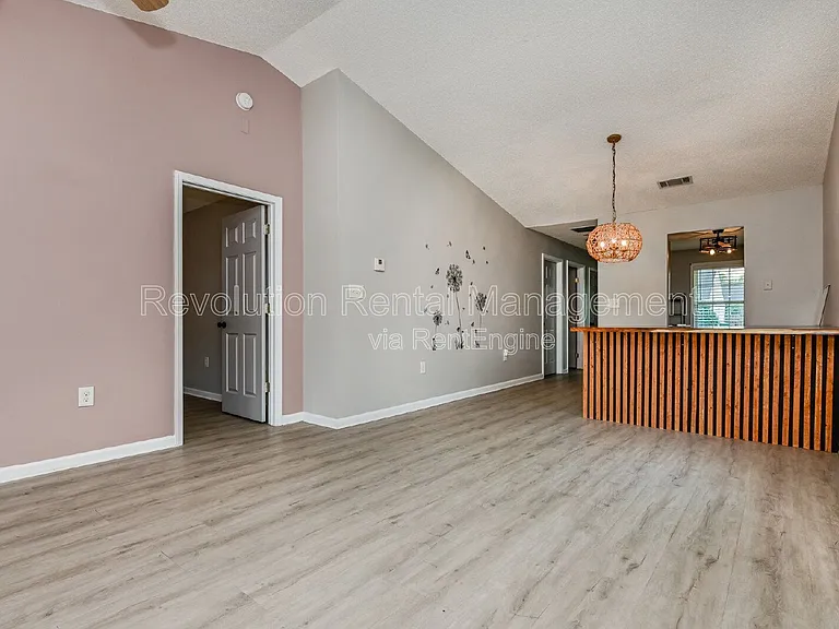 1740 Summerwoods Ln — Photo 4