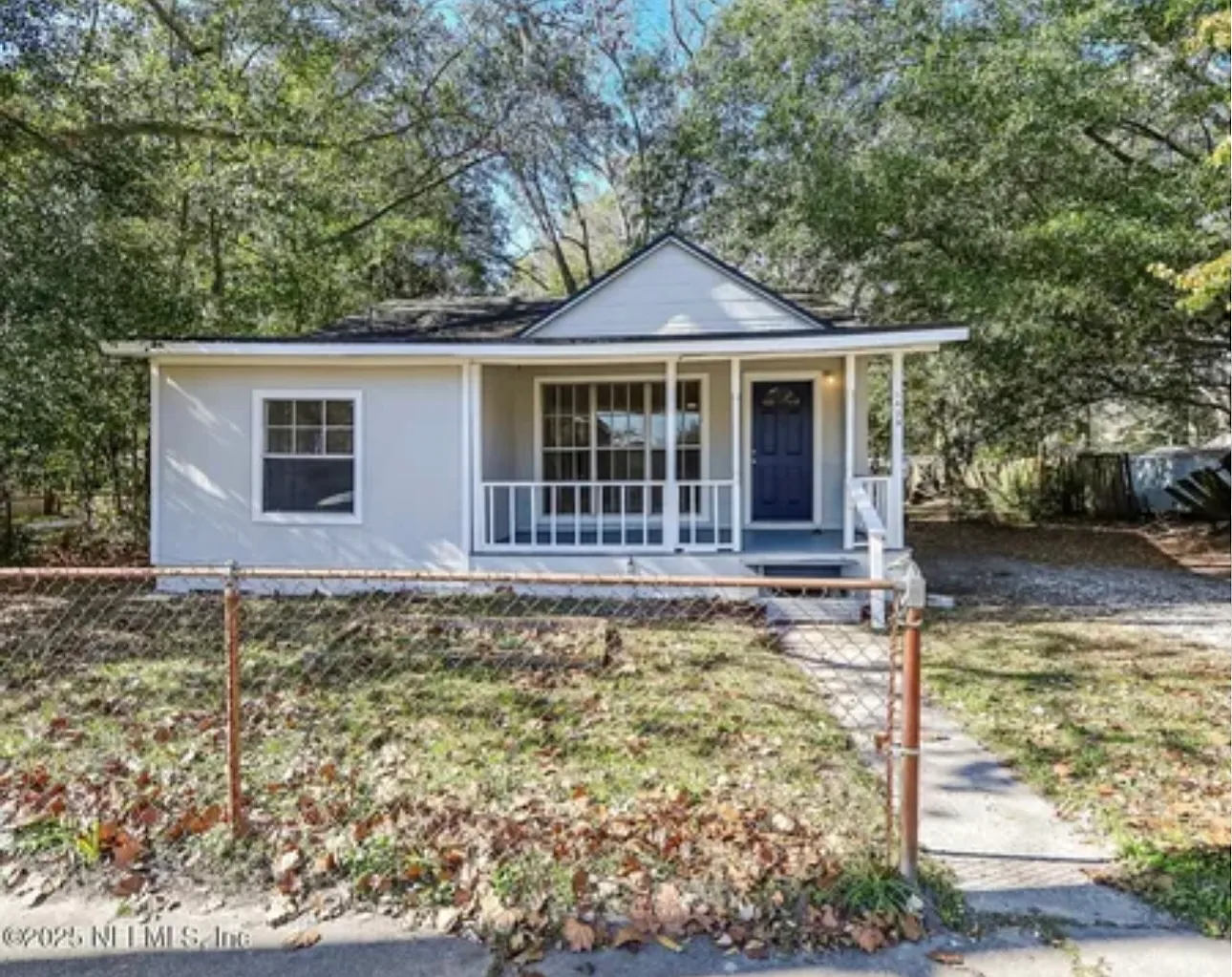 3 bed, 936 sqft, $1,600 — Photo 2