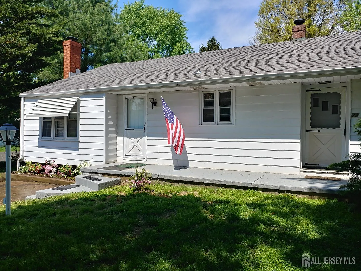 73 Edgemere Ave photo 1
