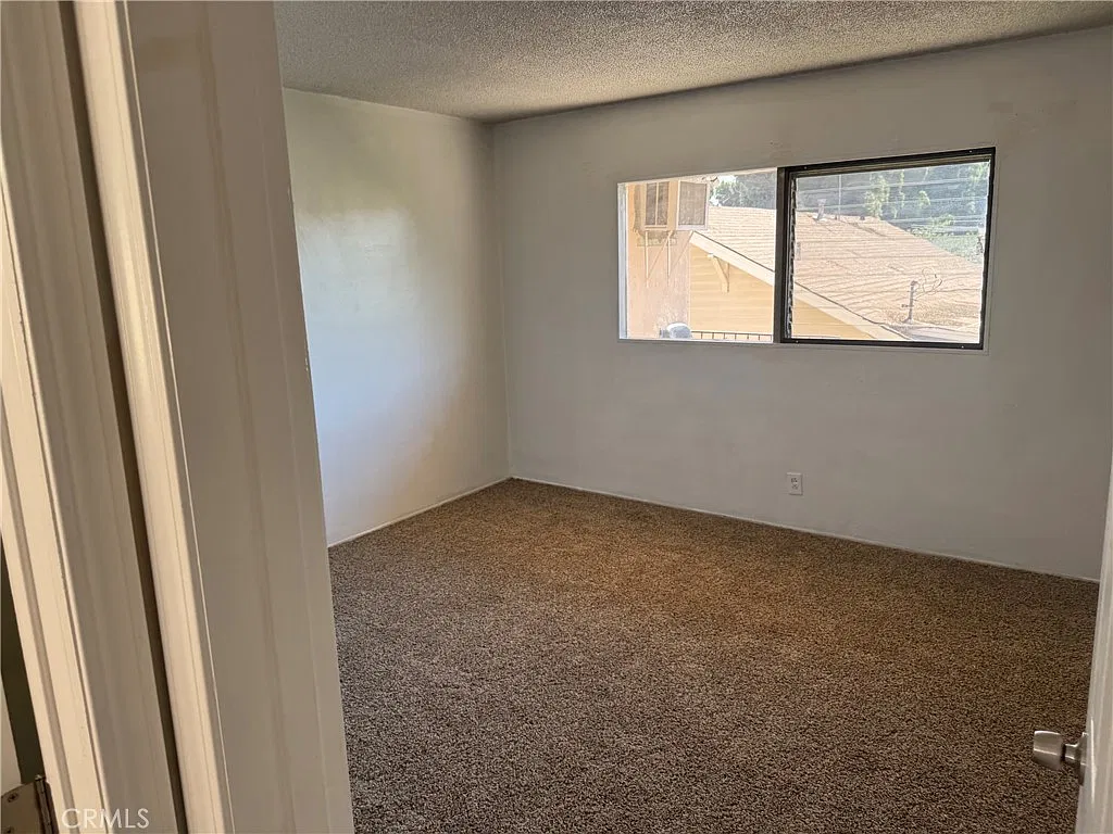 7223 Pickering Ave — Photo 3