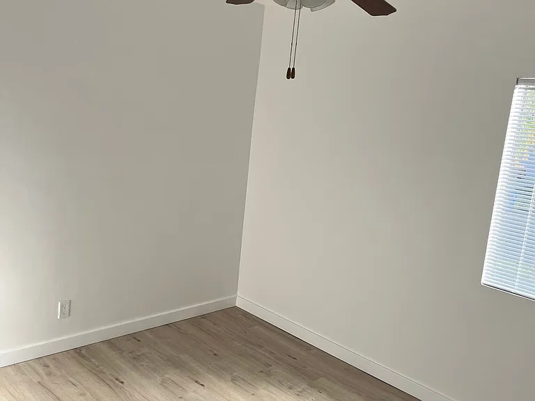 7600 Goddard Ave — Photo 10