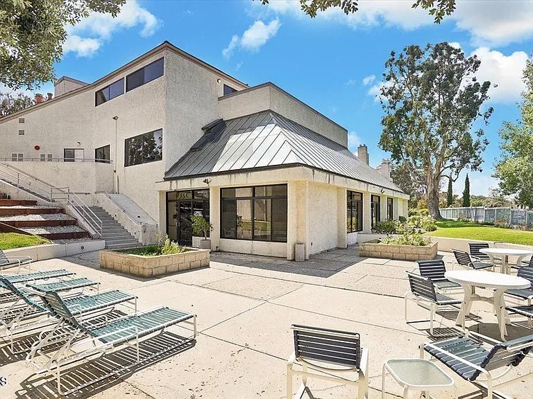 716 Island View Cir — Photo 47