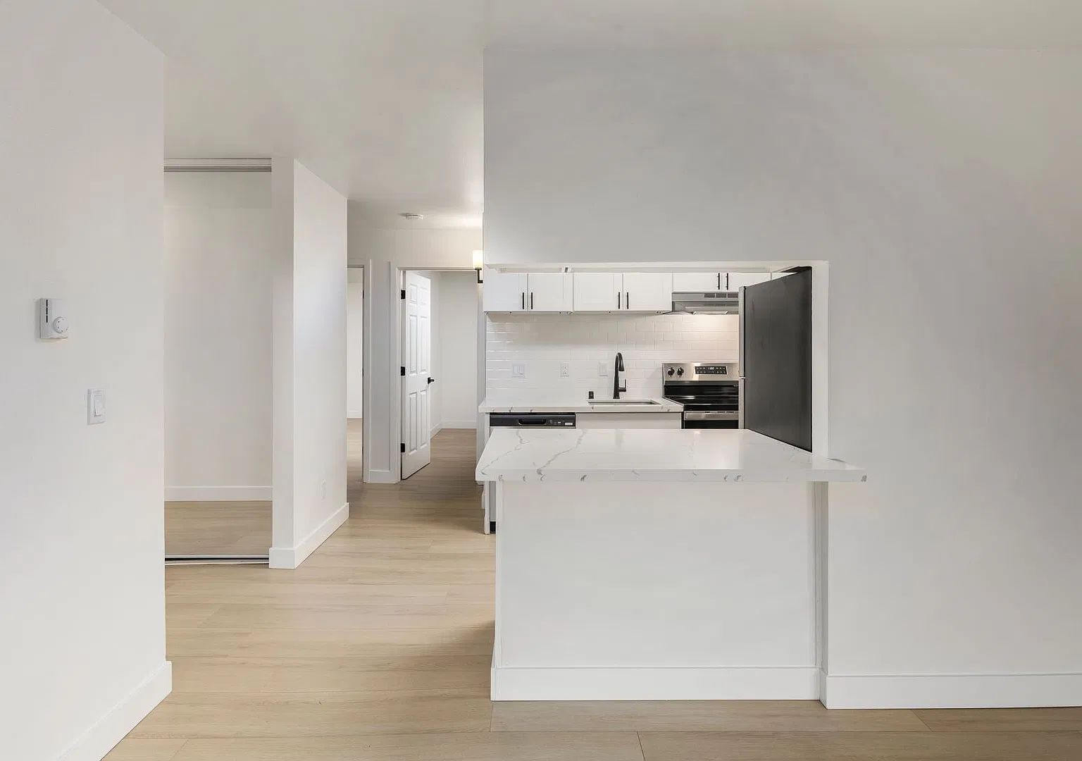 Newly Renovated 2-Bedroom Apartment with Private Balcony in Wallingford — Photo 1
