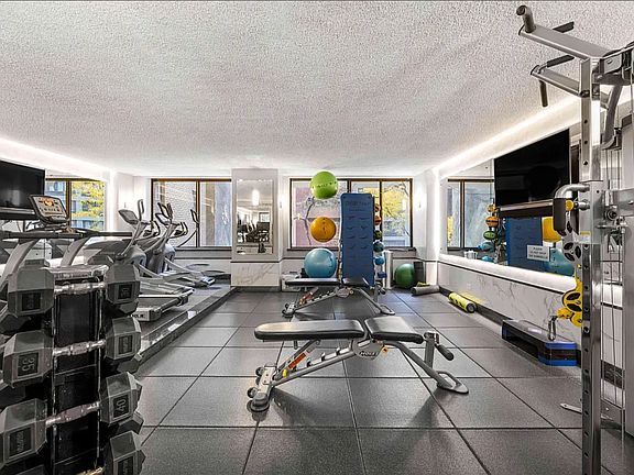 5th image of 245 E 44th St APT 6F