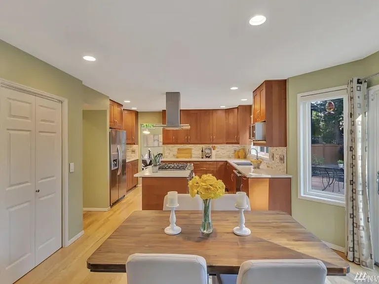 23115 NE 18th St — Photo 9