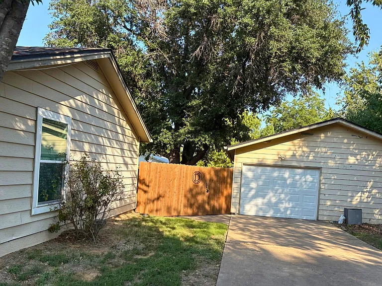 502 Oak St — Photo 15