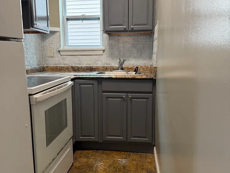 1401 Acushnet Ave #2 — Photo 5