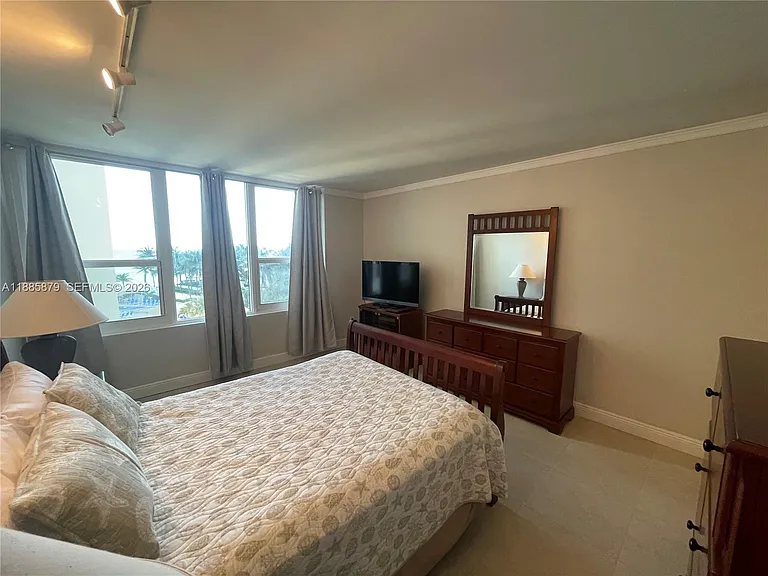 3505 S Ocean Dr #420 — Photo 5