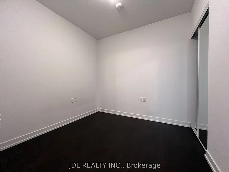 203 College St #402 — Photo 19