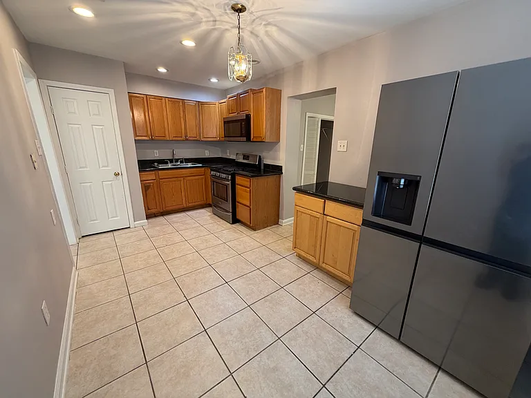 2612 Lyndell Dr — Photo 10