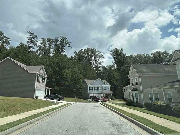 Exterior Neighborhood (street photo)