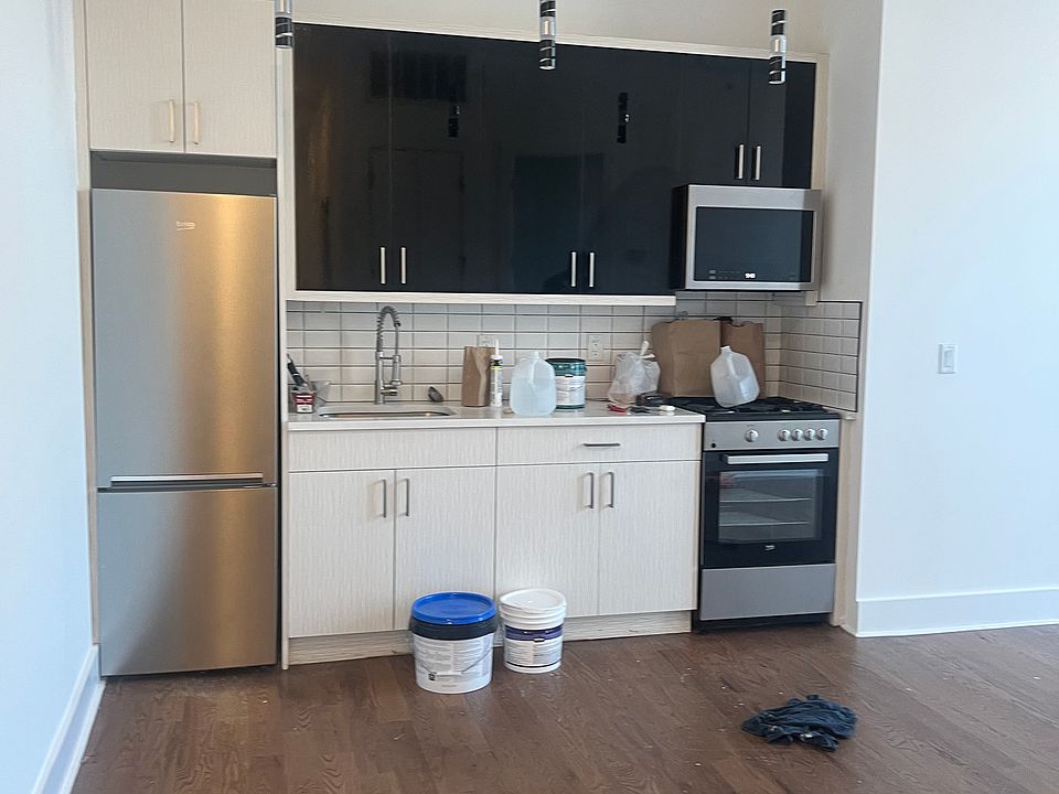 1st image of 74 Court House Pl #1R