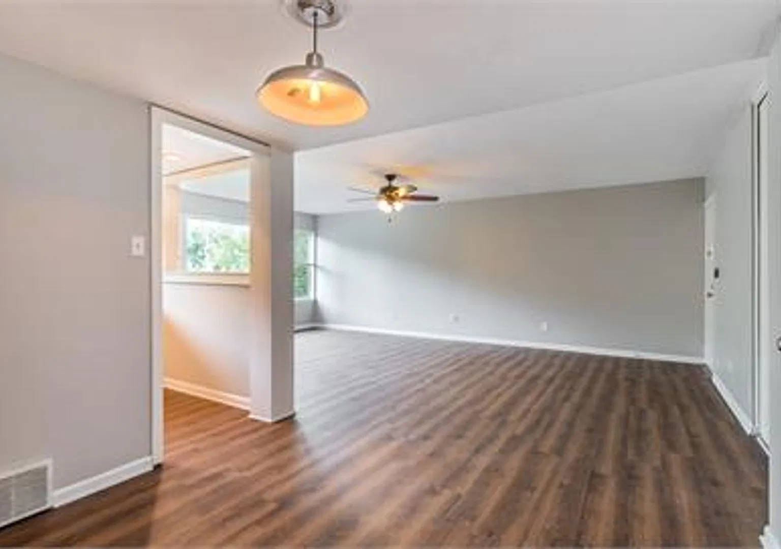 2 bed 1.5 Bath Apartment, with Community Pool — Photo 3