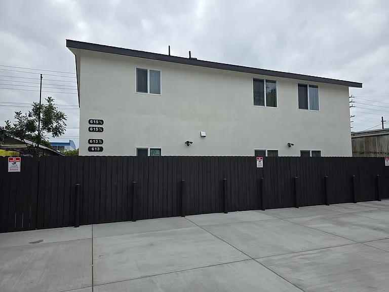 615 N Fries Ave #1/2 — Photo 19