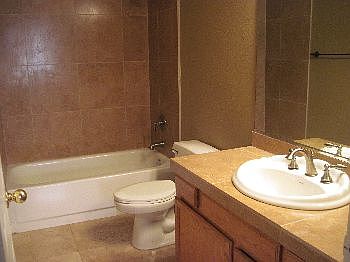 4th image of 1213 E Tremaine Ave