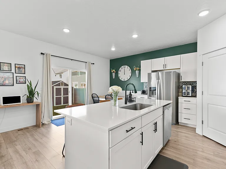 256 N Pier Ln — Photo 8