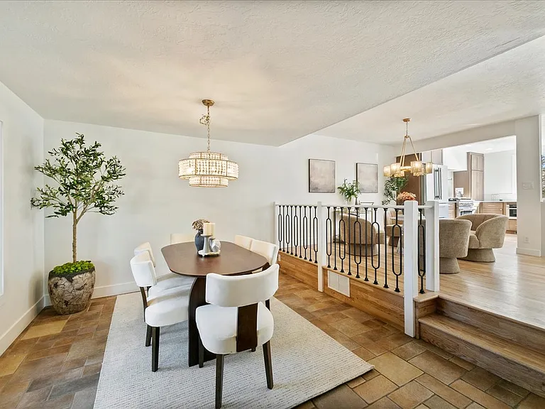459 S Walnut St — Photo 16