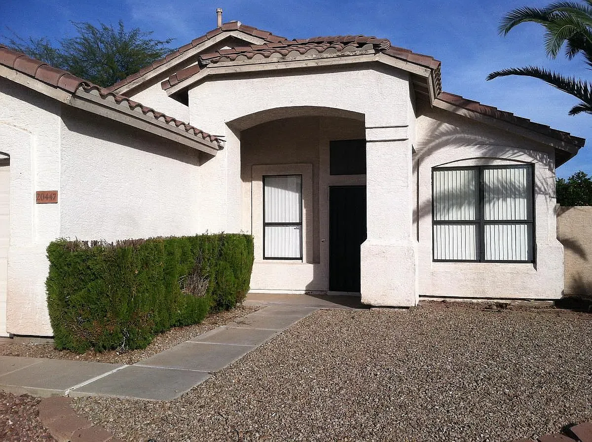 4 bed, 1759 sqft, $2,350 — Photo 2