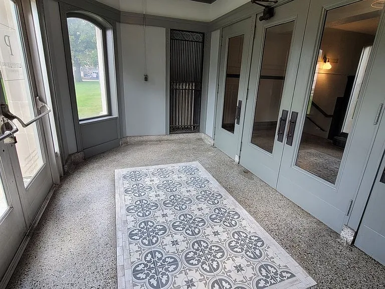 Come Home to Peterson Square Apartments — Photo 21