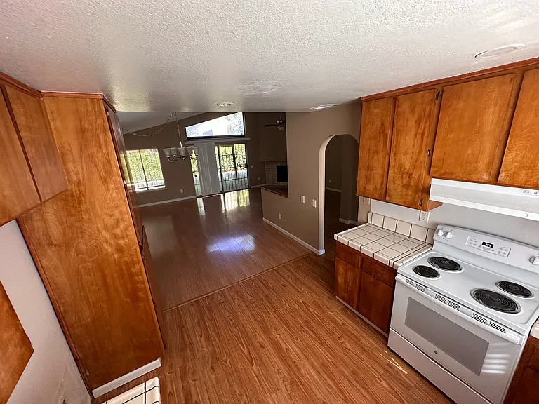 1392 Foxboro Way — Photo 5