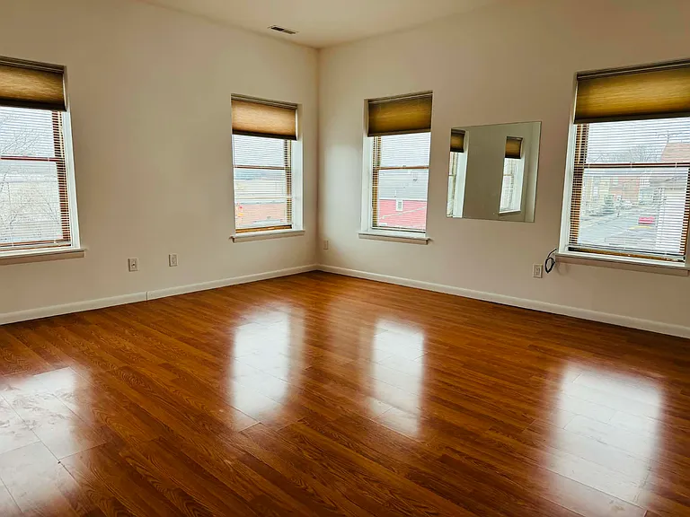 952 Broadway #3 — Photo 4
